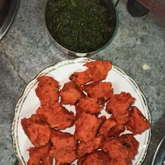 A picture of Aloo Lacche Ke Pakode.
