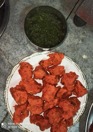 A picture of Aloo Lacche Ke Pakode.