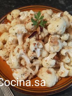 Una foto de Coliflor al ajillo con guindilla