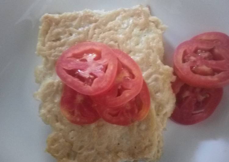 How to Prepare Appetizing Heavy omelette with tomato slices