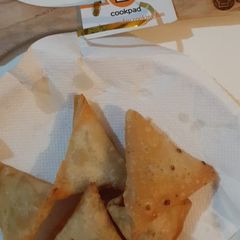 A picture of Chicken samosy.