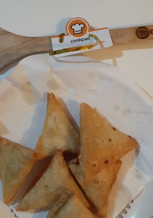 A picture of Chicken samosy.