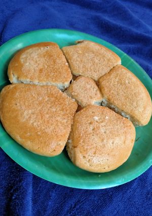 બન્સ ઇન પેન (Buns In Pan Recipe In Gujarati) રેસીપી મુખ્ય ફોટો
