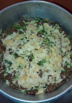 A picture of Cheesy ground beef and potatoes.
