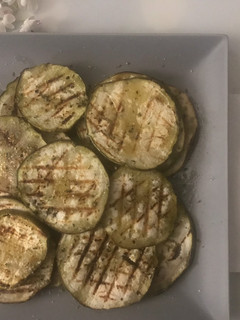 Una foto de Berenjenas a la plancha con orégano