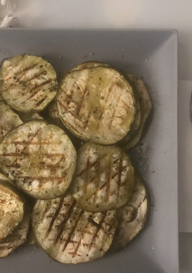 Una foto de Berenjenas a la plancha con orégano