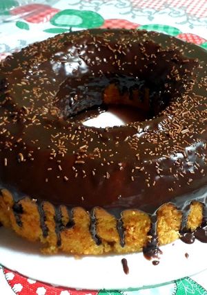 Una foto de Bizcochuelo de mandarina con cobertura de brigadeiro