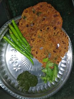 સ્પીનચ થાલીપીઠ (મરાઠી વાનગી) રેસીપી મુખ્ય ફોટો