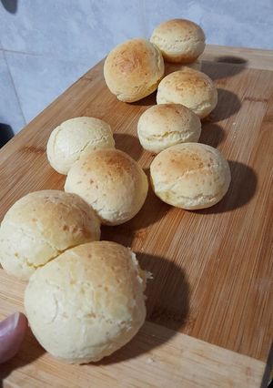 Una foto de Chipa, crocante por fuera chicloso por dentro