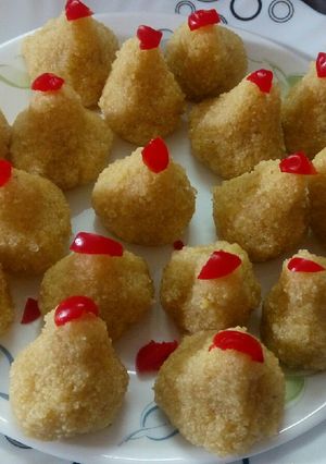 A picture of Khoya-rava modak.