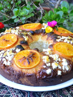 Una foto de Rosca de pascua rellena de ricota y dulce de leche💫