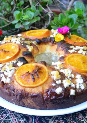 Una foto de Rosca de pascua rellena de ricota y dulce de leche💫