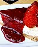 Cheesecake Simples com Calda de Morango