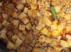 Una foto de Papas con longaniza (chorizo) fácil y delicioso