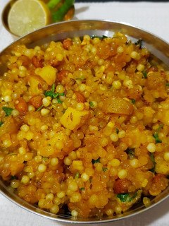 સાબૂદાણા ની ખીચડી (Sabudana Khichdi Recipe In Gujarati) રેસીપી મુખ્ય ફોટો