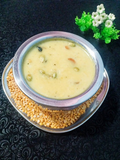 துவரம்பருப்பு பாயசம் (Thuvaram paruppu payasam recipe in tamil) செய்முறை முக்கிய புகைப்படம்