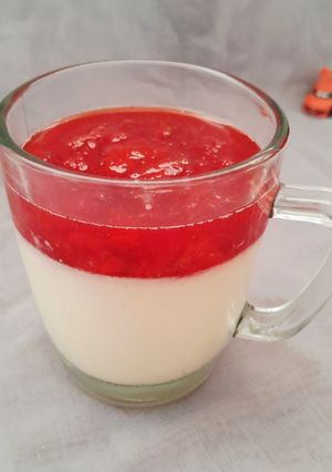 Foto resep Puding Susu Saus Strawberry Merdeka
