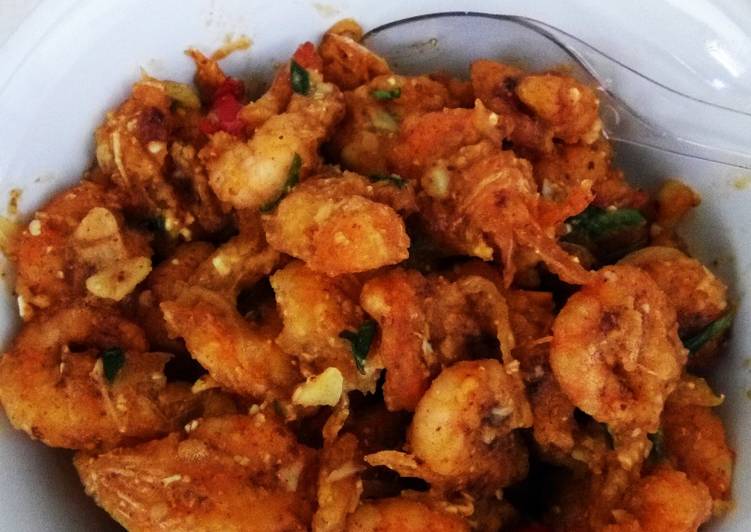 Cara Membuat Udang Goreng Saus Telur Asin yang Gurih