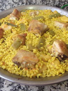 Una foto de Paella valenciana