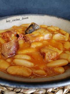 Una foto de Fabada asturiana