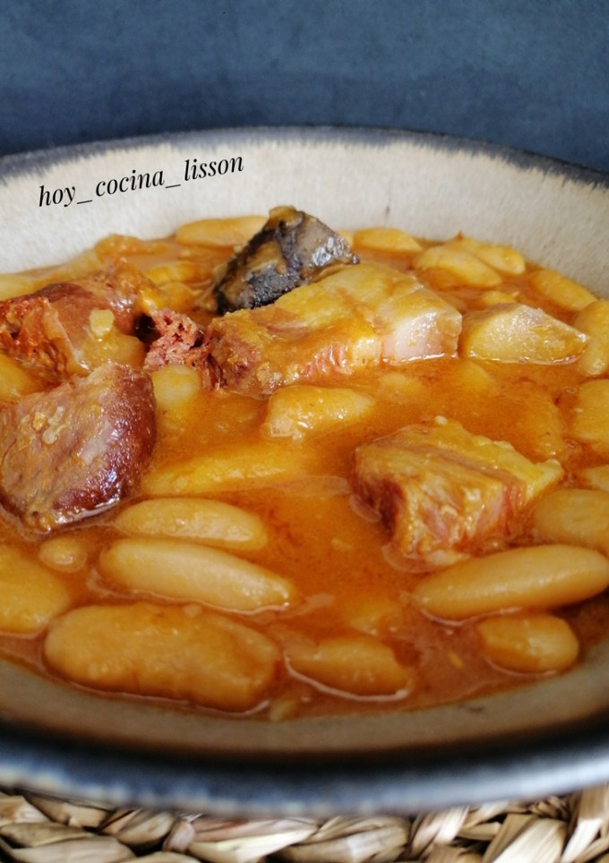 Una foto de Fabada asturiana