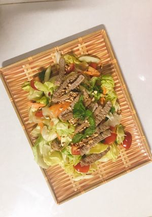 Hình của món Salad bò cay.