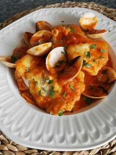 Una foto de Guiso de bacalao con patatas y almejas