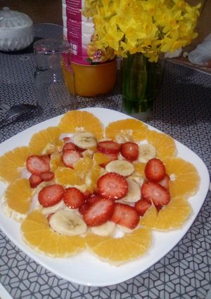 صورة لوصفة سلاطة الفواكه بسيطة 🍌🍓🍊