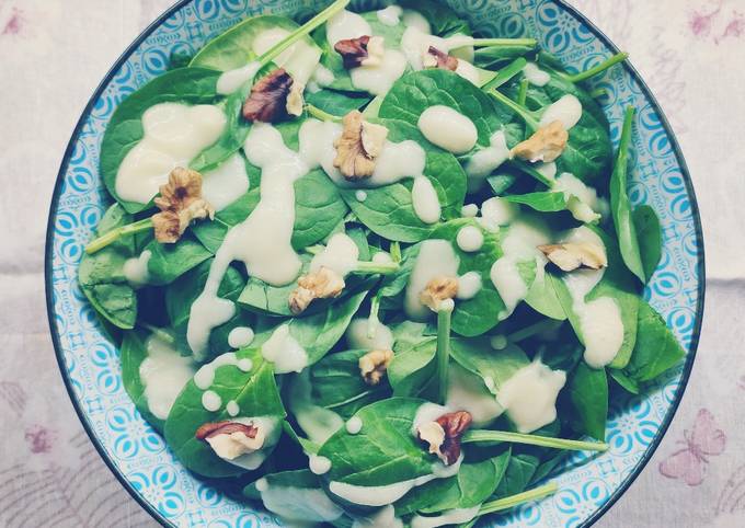 Guida passo passo a Preparare Perfetto Insalata di spinaci novelli con vinaigrette alla pera e noci