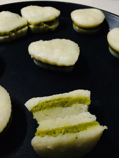 રવા ઇડલી (Rava Idli Recipe In Gujarati) રેસીપી મુખ્ય ફોટો