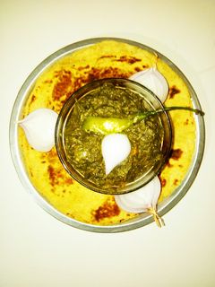 A picture of Makki ki roti aur Sarson ka saag.