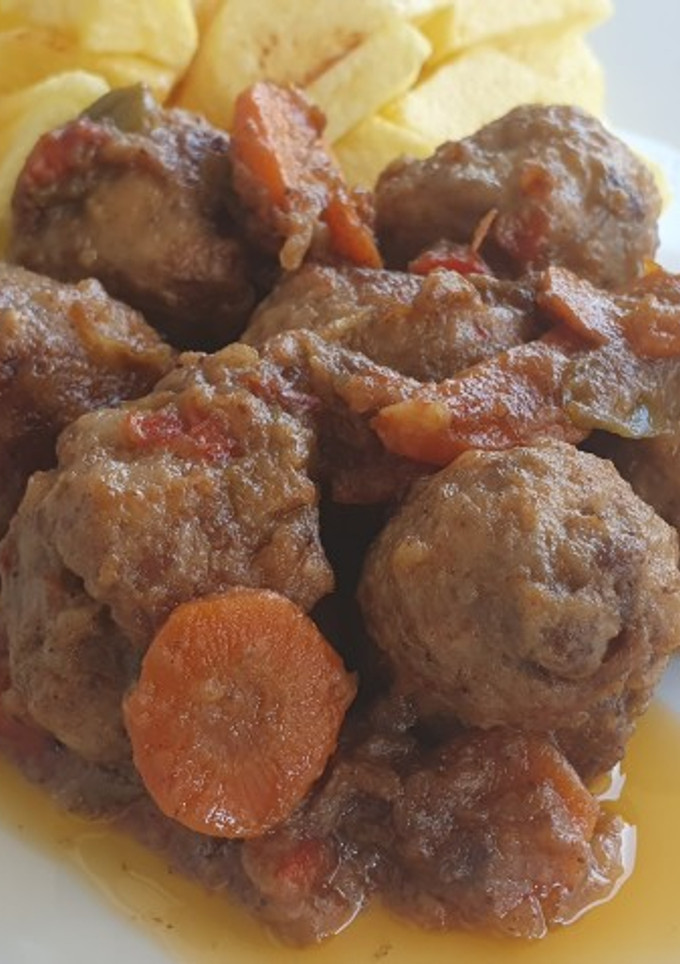 Una foto de Albóndigas con verduras