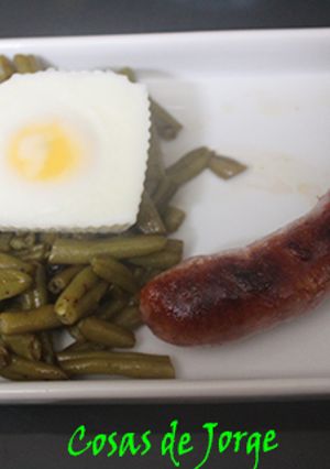 Foto principal de Longaniza con judías verdes y huevo