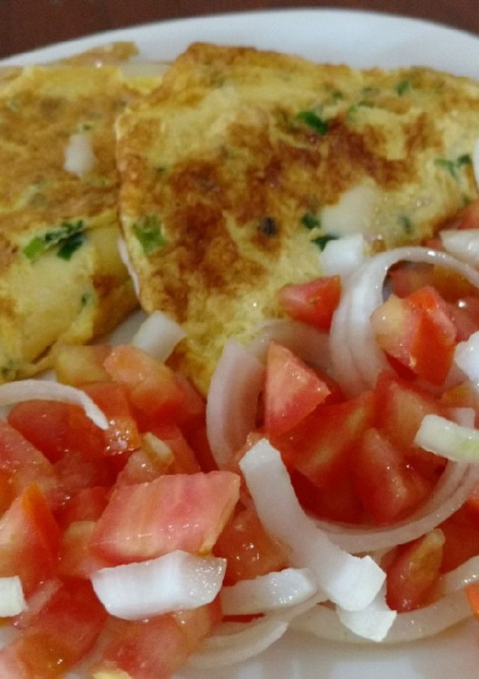 Una foto de Omelette de cebollita de verdeo relleno de queso y panceta