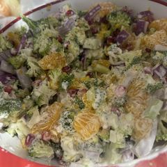 A picture of Erin's Broccoli Salad.