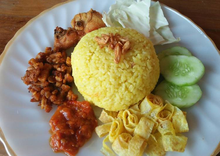 Nasi kuning magicom