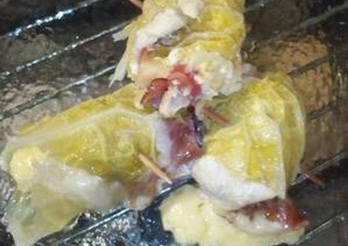 Involtini di petto di pollo,con speck emmental, avvolti in foglie di verza