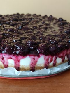 Una foto de Tarta de yogur y arándanos tipo cheesecake