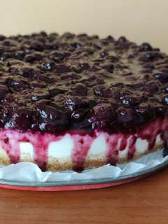 Una foto de Tarta de yogur y arándanos tipo cheesecake