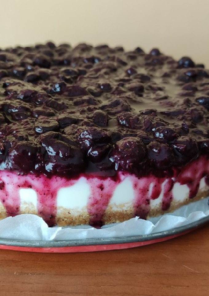 Una foto de Tarta de yogur y arándanos tipo cheesecake