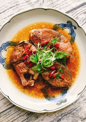 Hình của món Cá Ngừ Kho Ớt Khô.