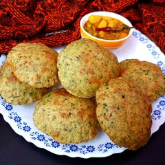 A picture of Methi Puri.