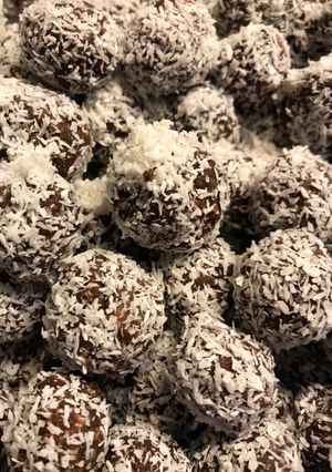 Egyszerű, hagyományos kókuszgolyó recept fotója