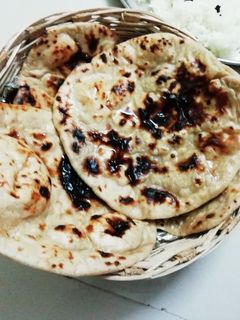 गेंहूँ के आटे की तंदूरी रोटी (Gehu ke aate ki tandoori roti recipe in Hindi) रेसिपी मुख्य फोटो