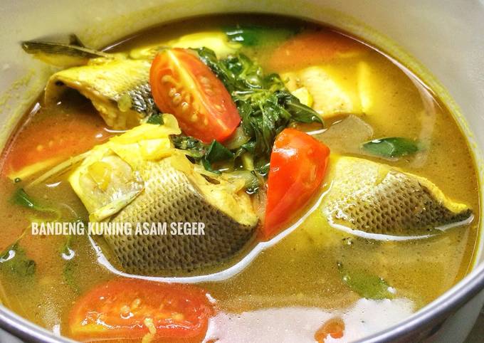 Resep Bandeng kuning Asam seger#DikuahinBiarSyedep #pekaninspirasi#cookpadcommunity yang Enak Banget