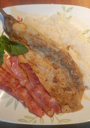 Una foto de Torta Talong con Tocino