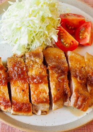 Una foto de Chuleta de cerdo a la japonesa, Tonteki (トンテキ)