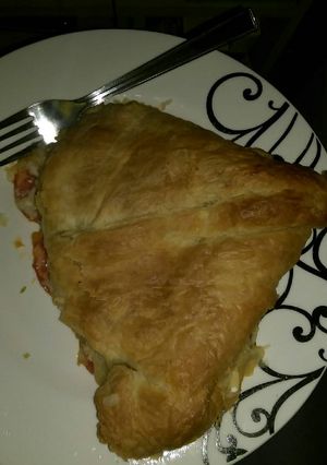 A picture of Puff Pastry Pizza Pie.