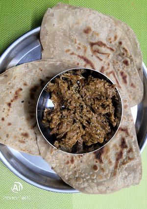 मलाई चिकन आणि पराठा (mala chicken ani paratha recipe in marathi) रेसिपी चे मुख्य फोटो 