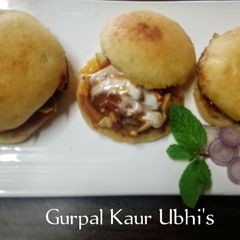 A picture of Tawa Egg Burger.